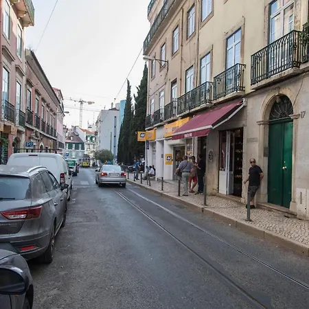 Lovelystay - Beautiful, Calm & Spacious Flat Near Bairro Alto