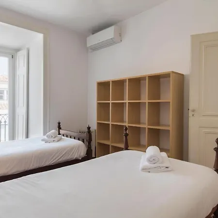 Lovelystay - Beautiful, Calm & Spacious Flat Near Bairro Alto *
