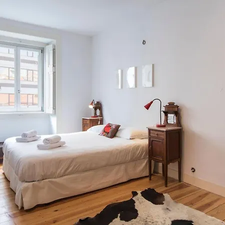Lovelystay - Beautiful, Calm & Spacious Flat Near Bairro Alto *