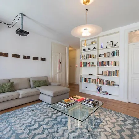 Lovelystay - Beautiful, Calm & Spacious Flat Near Bairro Alto Apartamento