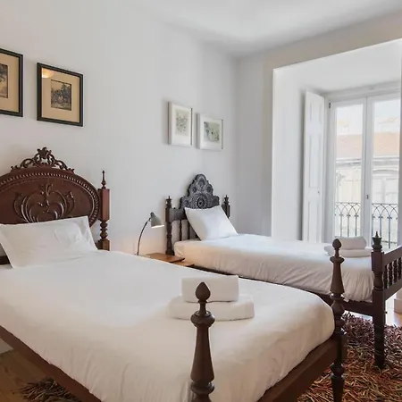 Lovelystay - Beautiful, Calm & Spacious Flat Near Bairro Alto *
