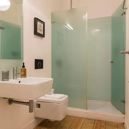 Appartement Lovelystay - Beautiful, Calm & Spacious Flat Near Bairro Alto Lissabon
