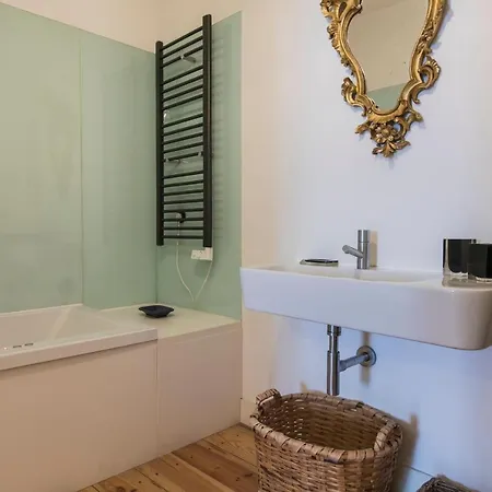 Lovelystay - Beautiful, Calm & Spacious Flat Near Bairro Alto Lisboa