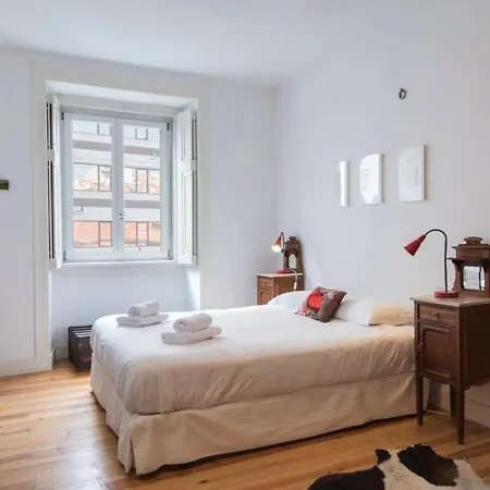 Lovelystay - Beautiful, Calm & Spacious Flat Near Bairro Alto