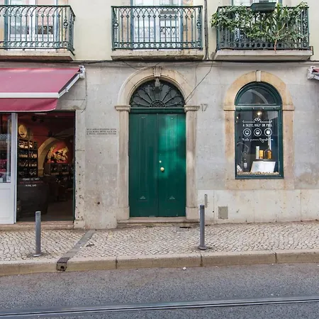 Lovelystay - Beautiful, Calm & Spacious Flat Near Bairro Alto
